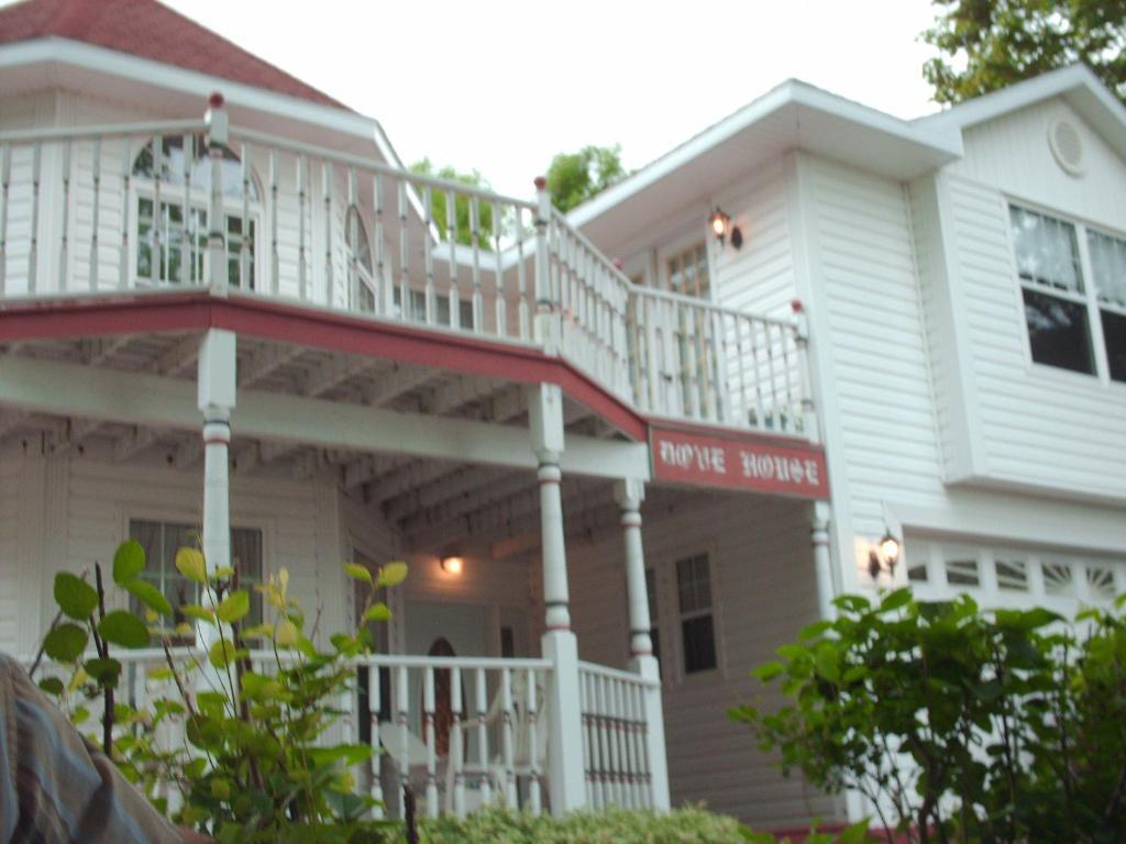 Dove House Bed & Breakfast Harboursideノースシドニー エクステリア 写真