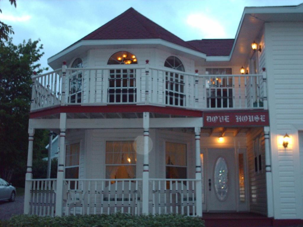 Dove House Bed & Breakfast Harboursideノースシドニー エクステリア 写真